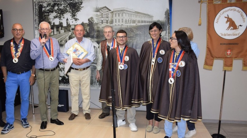 Borgomanero, Antica Cunsurtarija dal Tapulon in aiuto della Casa della Carità